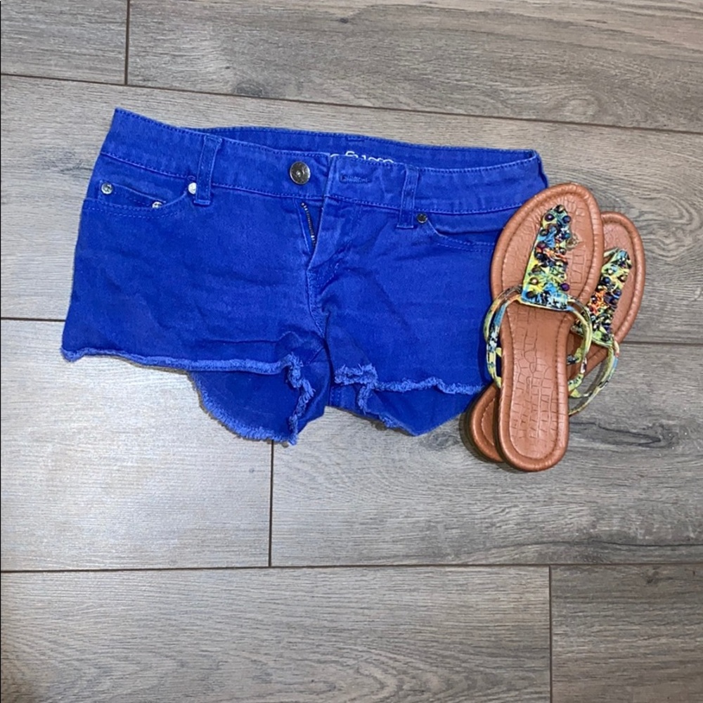 Blue colored jean shorts.